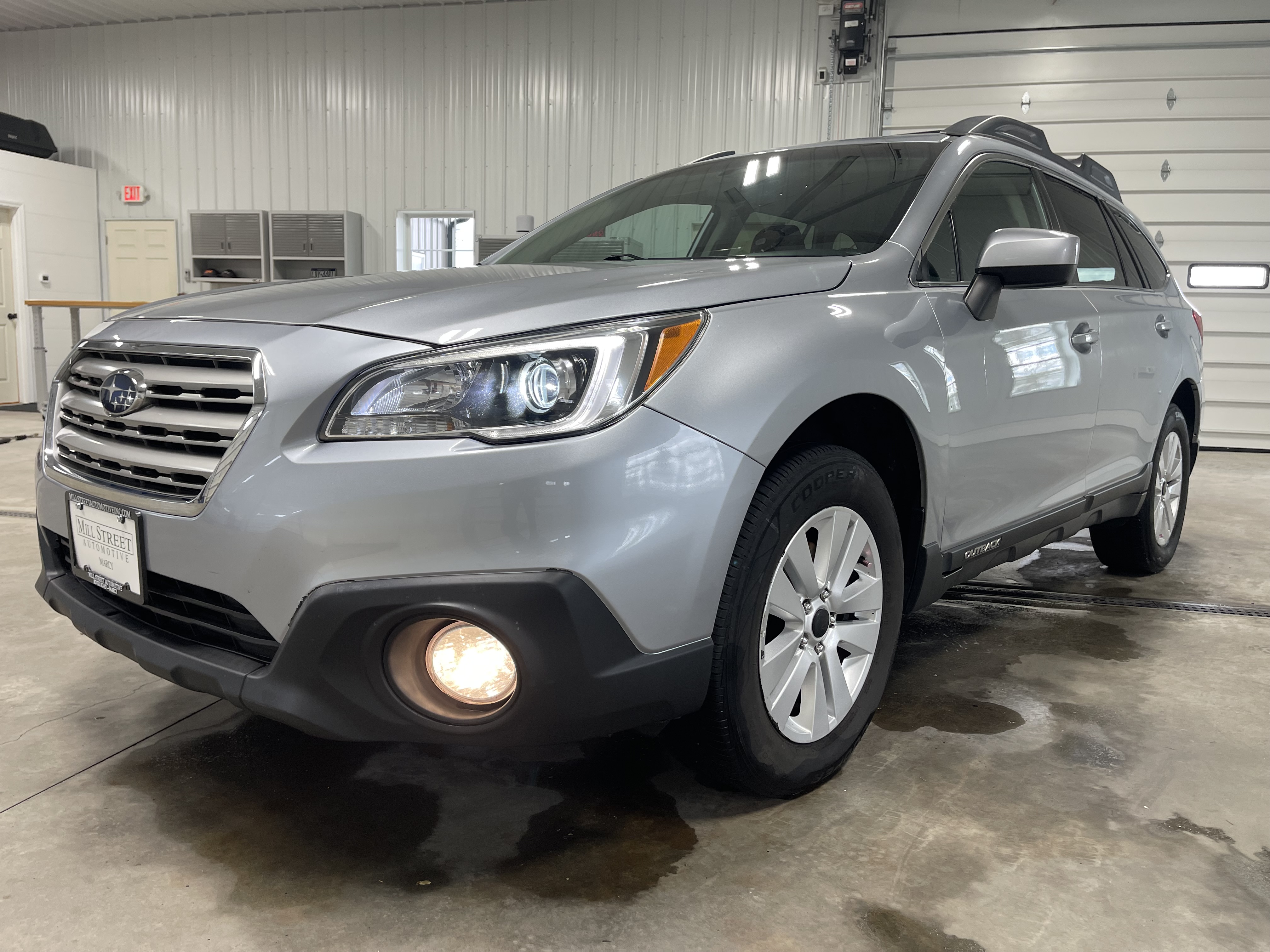 2016 Subaru Outback 2.5i Premium CVT PZEV's photo