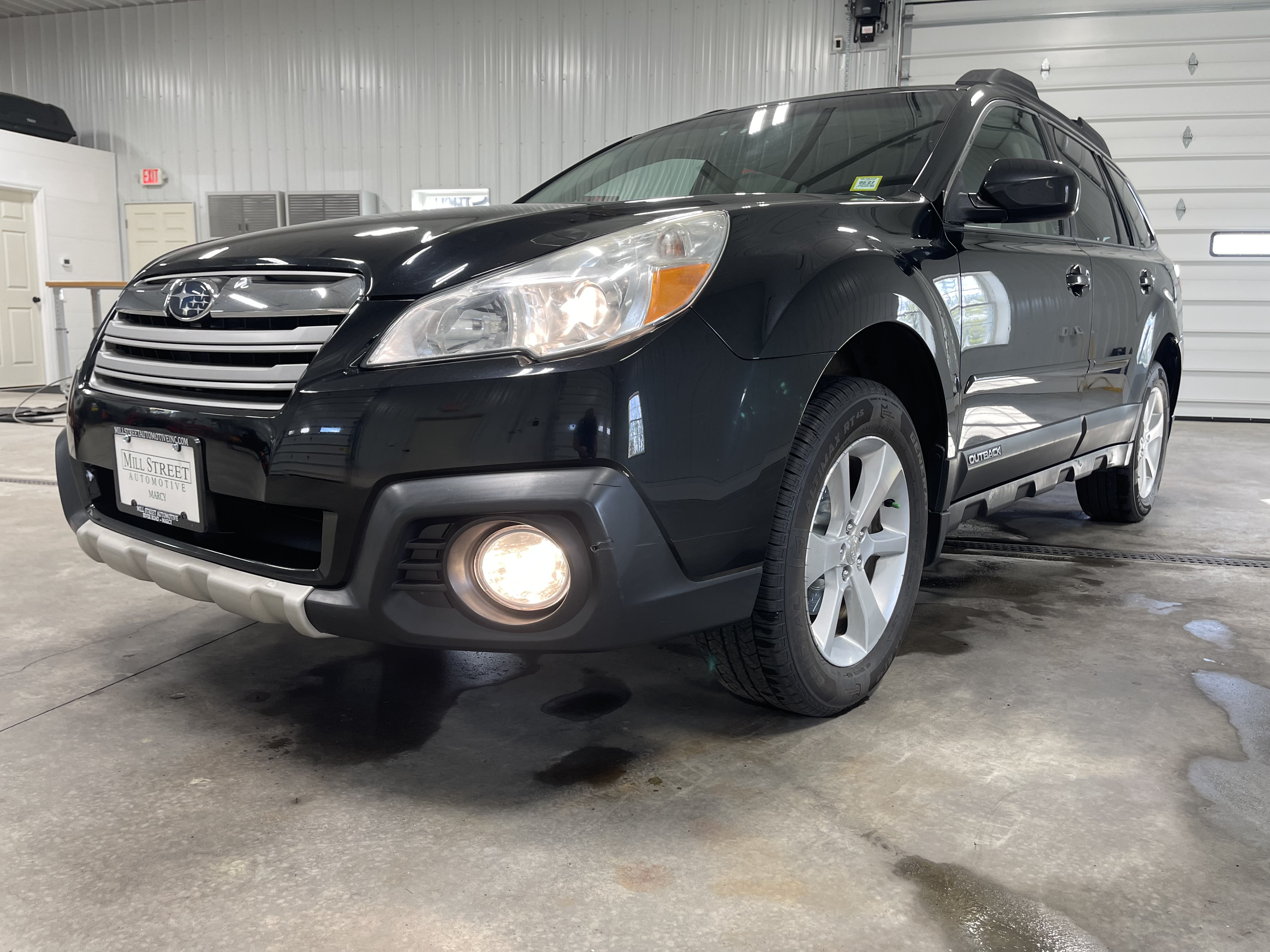 2013 Subaru Outback 2.5i Limited CVT PZEV's photo