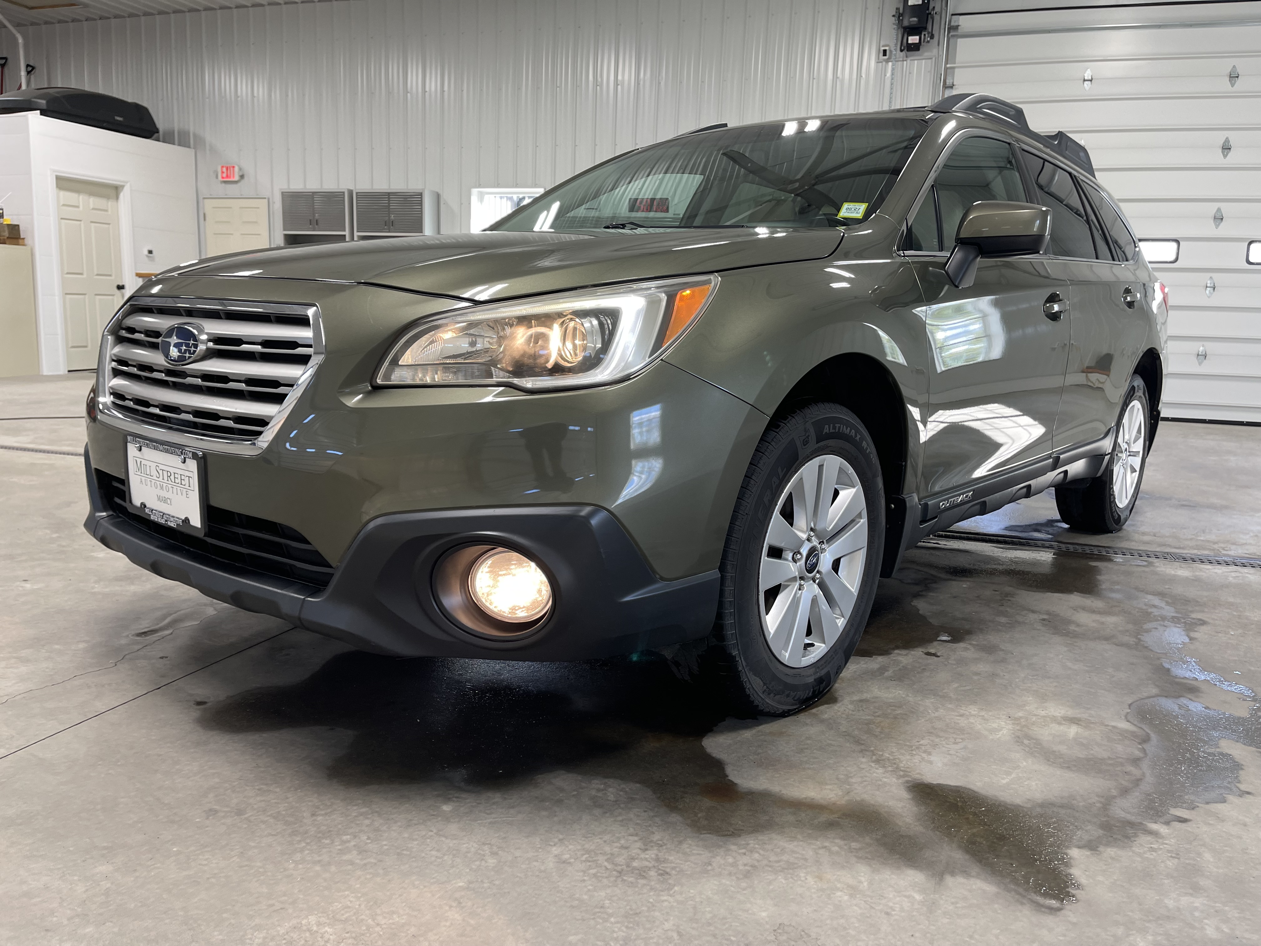 2015 Subaru Outback 2.5i Premium CVT PZEV's photo